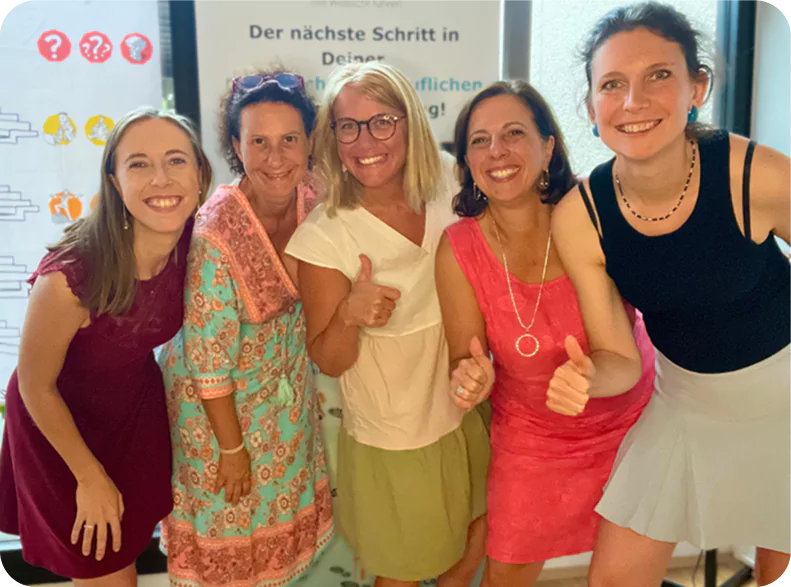 Gruppe von Frauen beim Führungskräfte Coaching zur persönlichen Weiterentwicklung